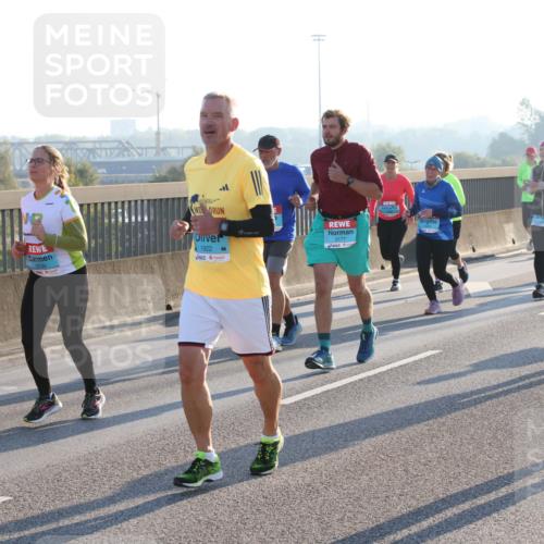 03.10.2025 - Köhlbrandbrückenlauf Lena Gebhardt http://msf.ph/oto/9064458 03.10.2025 09:21:34 Position 1 2147, 3339, 1922, 3177, 1871 meine-sportfotos.de