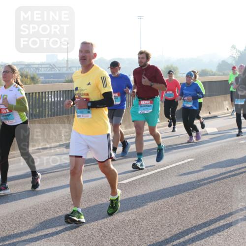 03.10.2025 - Köhlbrandbrückenlauf Lena Gebhardt http://msf.ph/oto/9064462 03.10.2025 09:21:34 Position 1 2147, 3339, 1922, 3177, 1871 meine-sportfotos.de