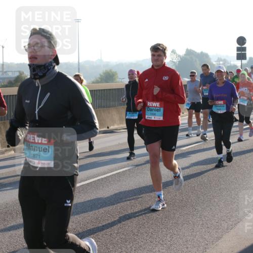 03.10.2025 - Köhlbrandbrückenlauf Lena Gebhardt http://msf.ph/oto/9064480 03.10.2025 09:21:35 Position 1 3176, 3177, 1871, 1456, 2986 meine-sportfotos.de