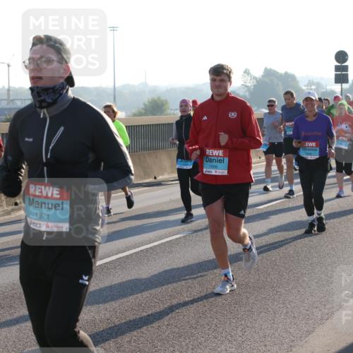 03.10.2025 - Köhlbrandbrückenlauf Lena Gebhardt http://msf.ph/oto/9064484 03.10.2025 09:21:35 Position 1 176, 3177, 1871, 1456 meine-sportfotos.de