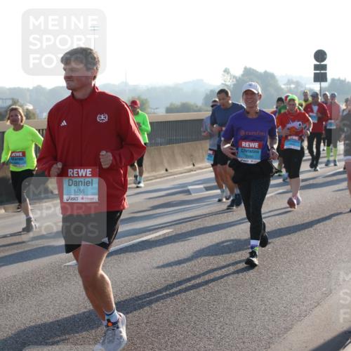 03.10.2025 - Köhlbrandbrückenlauf Lena Gebhardt http://msf.ph/oto/9064499 03.10.2025 09:21:36 Position 1 1456, 2986 meine-sportfotos.de