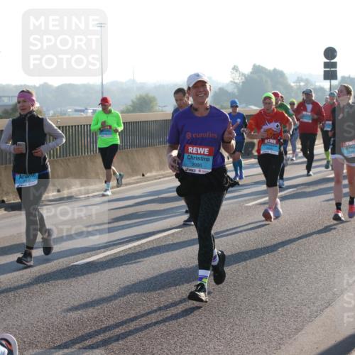 03.10.2025 - Köhlbrandbrückenlauf Lena Gebhardt http://msf.ph/oto/9064513 03.10.2025 09:21:37 Position 1 2949, 2986 meine-sportfotos.de