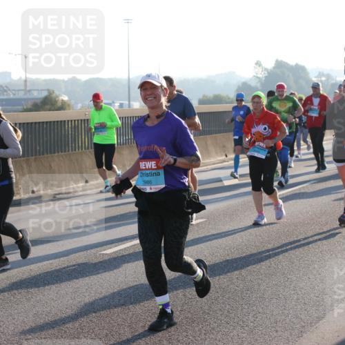 03.10.2025 - Köhlbrandbrückenlauf Lena Gebhardt http://msf.ph/oto/9064520 03.10.2025 09:21:37 Position 1 2949, 2986 meine-sportfotos.de