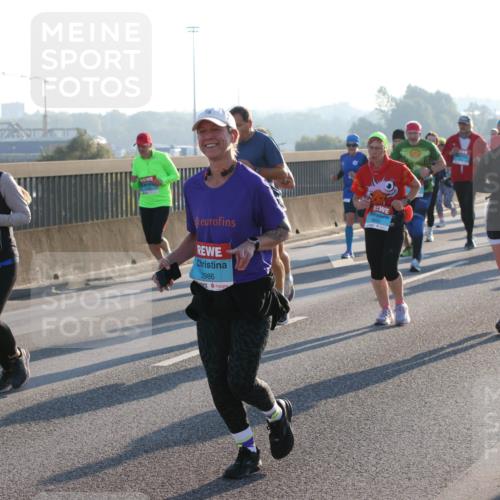 03.10.2025 - Köhlbrandbrückenlauf Lena Gebhardt http://msf.ph/oto/9064521 03.10.2025 09:21:37 Position 1 2949, 2986 meine-sportfotos.de