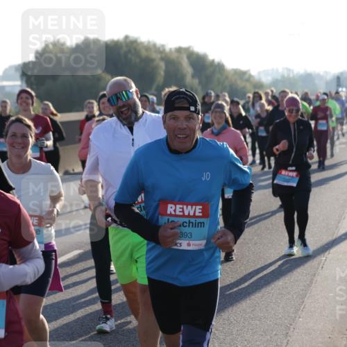 03.10.2025 - Köhlbrandbrückenlauf Jannik Wohlers http://msf.ph/oto/9064529 03.10.2025 09:25:24 Position 3 2465, 393 meine-sportfotos.de