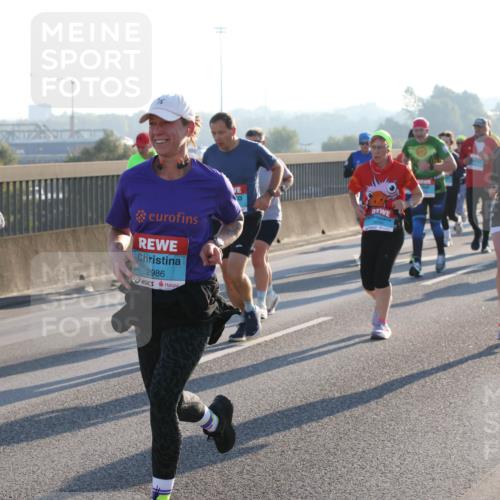 03.10.2025 - Köhlbrandbrückenlauf Lena Gebhardt http://msf.ph/oto/9064530 03.10.2025 09:21:37 Position 1 2949, 2986 meine-sportfotos.de