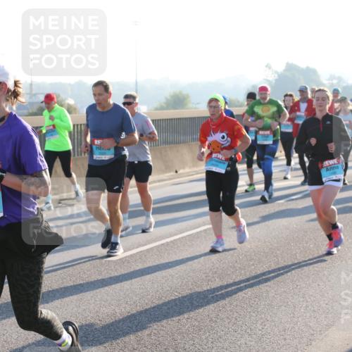 03.10.2025 - Köhlbrandbrückenlauf Lena Gebhardt http://msf.ph/oto/9064539 03.10.2025 09:21:38 Position 1 2986 meine-sportfotos.de