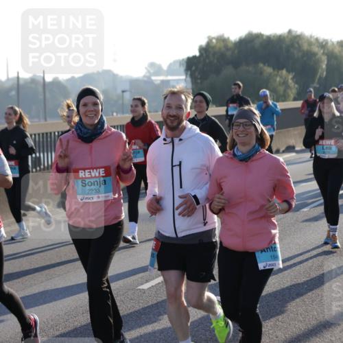 03.10.2025 - Köhlbrandbrückenlauf Jannik Wohlers http://msf.ph/oto/9064561 03.10.2025 09:25:26 Position 3 2012, 2233, 2378, 1546, 3784 meine-sportfotos.de