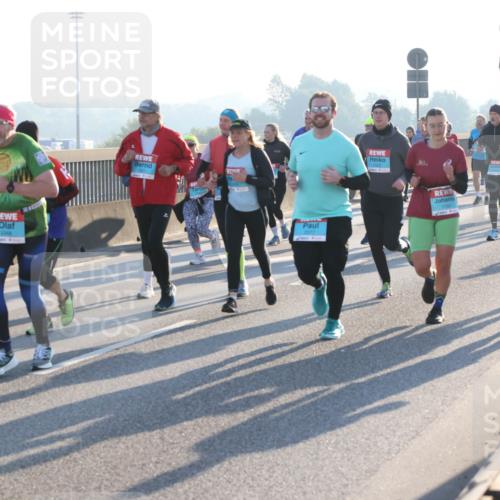 03.10.2025 - Köhlbrandbrückenlauf Lena Gebhardt http://msf.ph/oto/9064597 03.10.2025 09:21:40 Position 1 2077, 1193, 1195 meine-sportfotos.de