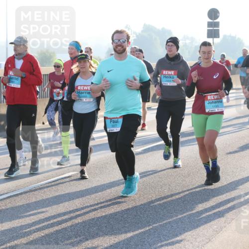 03.10.2025 - Köhlbrandbrückenlauf Lena Gebhardt http://msf.ph/oto/9064604 03.10.2025 09:21:40 Position 1 938, 1651, 1650, 2077, 2323, 1193, 1195 meine-sportfotos.de