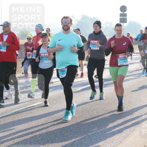 03.10.2025 - Köhlbrandbrückenlauf Lena Gebhardt http://msf.ph/oto/9064607 03.10.2025 09:21:40 Position 1 1651, 1650, 2077, 2323, 1193, 1195 meine-sportfotos.de