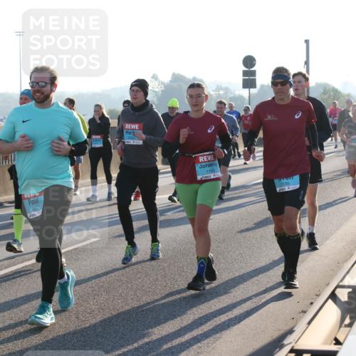 03.10.2025 - Köhlbrandbrückenlauf Lena Gebhardt http://msf.ph/oto/9064618 03.10.2025 09:21:41 Position 1 2077, 1193, 1195 meine-sportfotos.de