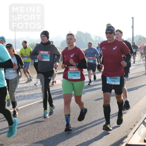 03.10.2025 - Köhlbrandbrückenlauf Lena Gebhardt http://msf.ph/oto/9064626 03.10.2025 09:21:41 Position 1 51, 2077, 1650, 2323, 1193, 1195 meine-sportfotos.de