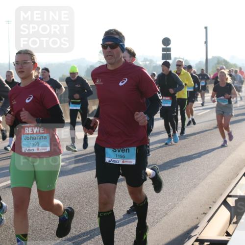03.10.2025 - Köhlbrandbrückenlauf Lena Gebhardt http://msf.ph/oto/9064639 03.10.2025 09:21:42 Position 1 2323, 1193, 1195 meine-sportfotos.de