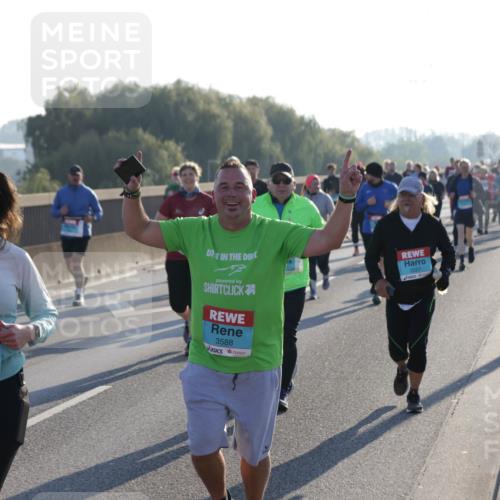 03.10.2025 - Köhlbrandbrückenlauf Jannik Wohlers http://msf.ph/oto/9064661 03.10.2025 09:25:32 Position 3 3588, 2527 meine-sportfotos.de