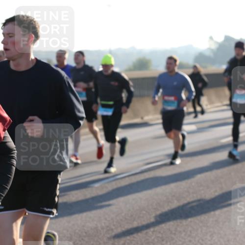 03.10.2025 - Köhlbrandbrückenlauf Lena Gebhardt http://msf.ph/oto/9064664 03.10.2025 09:21:43 Position 1  meine-sportfotos.de