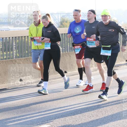 03.10.2025 - Köhlbrandbrückenlauf Lena Gebhardt http://msf.ph/oto/9064669 03.10.2025 09:21:44 Position 1 1768, 3471, 3406, 3470, 3469, 3037 meine-sportfotos.de