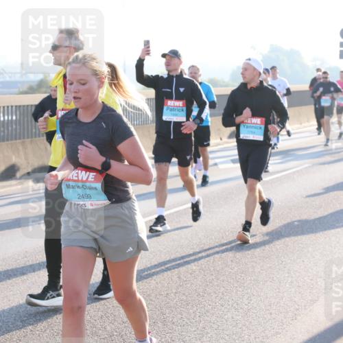03.10.2025 - Köhlbrandbrückenlauf Lena Gebhardt http://msf.ph/oto/9064720 03.10.2025 09:21:46 Position 1 2499, 1764 meine-sportfotos.de