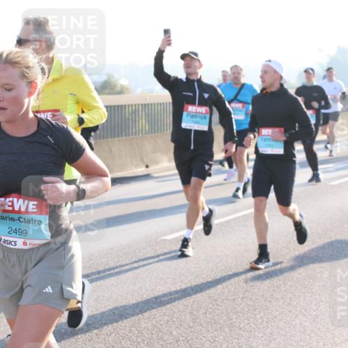 03.10.2025 - Köhlbrandbrückenlauf Lena Gebhardt http://msf.ph/oto/9064734 03.10.2025 09:21:47 Position 1 2499, 1764 meine-sportfotos.de