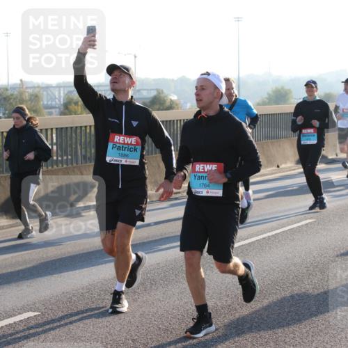 03.10.2025 - Köhlbrandbrückenlauf Lena Gebhardt http://msf.ph/oto/9064749 03.10.2025 09:21:48 Position 1 1886, 1764 meine-sportfotos.de