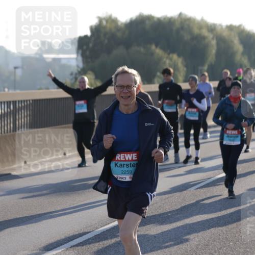 03.10.2025 - Köhlbrandbrückenlauf Jannik Wohlers http://msf.ph/oto/9064776 03.10.2025 09:25:39 Position 3 2259 meine-sportfotos.de