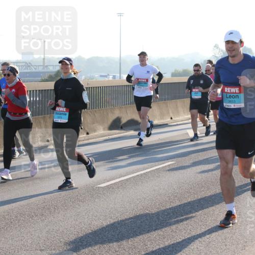 03.10.2025 - Köhlbrandbrückenlauf Lena Gebhardt http://msf.ph/oto/9064780 03.10.2025 09:21:49 Position 1 3229, 1979, 0, 17, 3653, 1833 meine-sportfotos.de