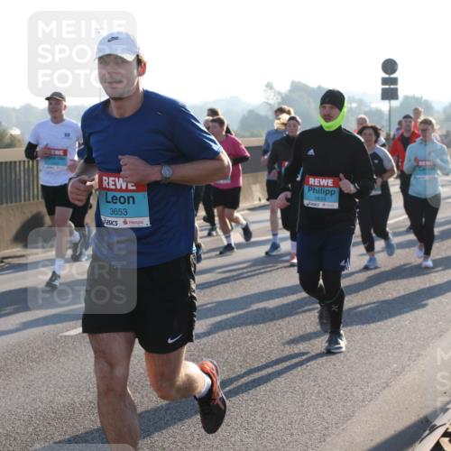03.10.2025 - Köhlbrandbrückenlauf Lena Gebhardt http://msf.ph/oto/9064790 03.10.2025 09:21:50 Position 1 3653, 1833 meine-sportfotos.de