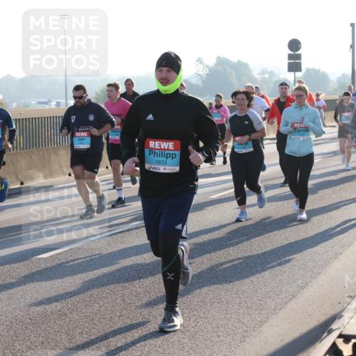 03.10.2025 - Köhlbrandbrückenlauf Lena Gebhardt http://msf.ph/oto/9064803 03.10.2025 09:21:50 Position 1 3157, 2905, 1833, 1745 meine-sportfotos.de