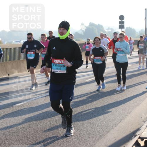03.10.2025 - Köhlbrandbrückenlauf Lena Gebhardt http://msf.ph/oto/9064808 03.10.2025 09:21:51 Position 1 3157, 1833, 1796 meine-sportfotos.de