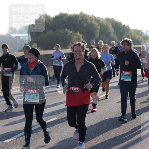 03.10.2025 - Köhlbrandbrückenlauf Jannik Wohlers http://msf.ph/oto/9064810 03.10.2025 09:25:41 Position 3 2442, 3437, 3438 meine-sportfotos.de