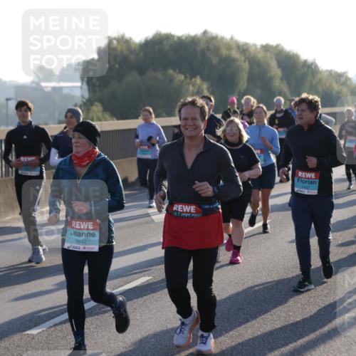 03.10.2025 - Köhlbrandbrückenlauf Jannik Wohlers http://msf.ph/oto/9064812 03.10.2025 09:25:41 Position 3 2442, 3437, 3438 meine-sportfotos.de