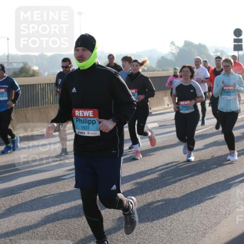 03.10.2025 - Köhlbrandbrückenlauf Lena Gebhardt http://msf.ph/oto/9064815 03.10.2025 09:21:51 Position 1 3157, 1833, 1745 meine-sportfotos.de