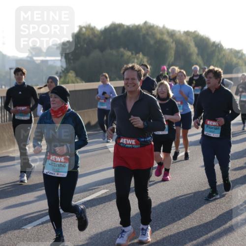 03.10.2025 - Köhlbrandbrückenlauf Jannik Wohlers http://msf.ph/oto/9064816 03.10.2025 09:25:41 Position 3 2442, 3437, 3438 meine-sportfotos.de