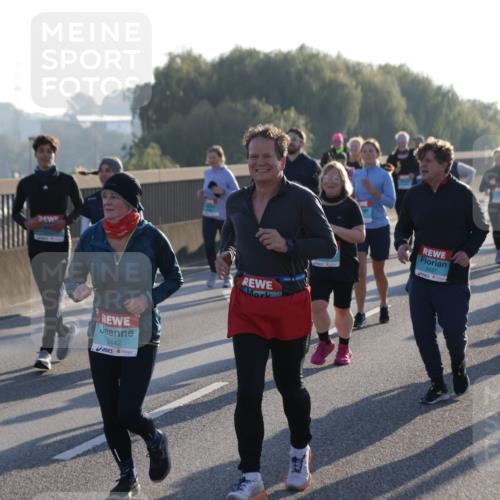 03.10.2025 - Köhlbrandbrückenlauf Jannik Wohlers http://msf.ph/oto/9064819 03.10.2025 09:25:41 Position 3 2442, 3437, 3438 meine-sportfotos.de