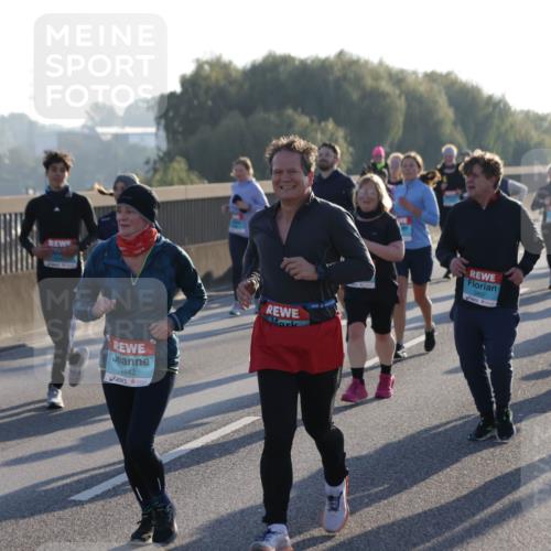 03.10.2025 - Köhlbrandbrückenlauf Jannik Wohlers http://msf.ph/oto/9064821 03.10.2025 09:25:42 Position 3 2442, 3437, 3438 meine-sportfotos.de