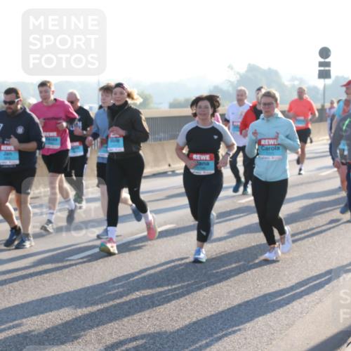 03.10.2025 - Köhlbrandbrückenlauf Lena Gebhardt http://msf.ph/oto/9064828 03.10.2025 09:21:52 Position 1  meine-sportfotos.de