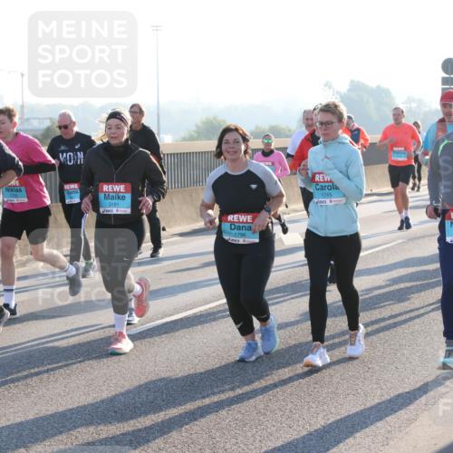 03.10.2025 - Köhlbrandbrückenlauf Lena Gebhardt http://msf.ph/oto/9064841 03.10.2025 09:21:52 Position 1 17, 2905, 1755, 3191, 1796, 1745, 1805 meine-sportfotos.de