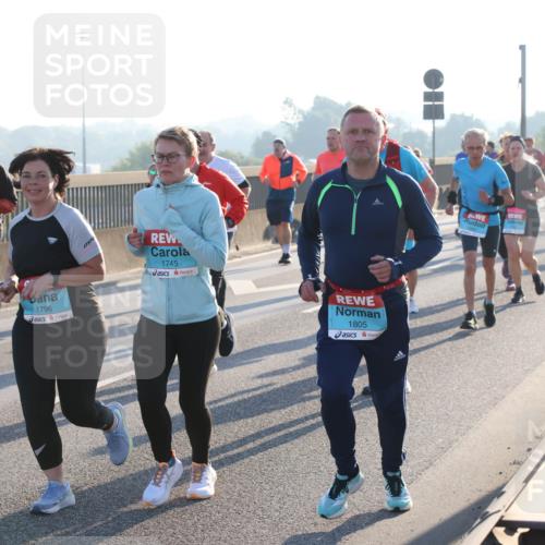 03.10.2025 - Köhlbrandbrückenlauf Lena Gebhardt http://msf.ph/oto/9064853 03.10.2025 09:21:53 Position 1 1, 1796, 1745, 1805 meine-sportfotos.de