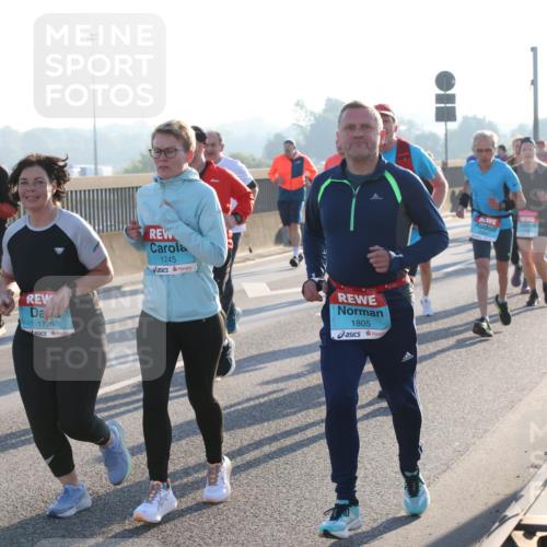 03.10.2025 - Köhlbrandbrückenlauf Lena Gebhardt http://msf.ph/oto/9064856 03.10.2025 09:21:53 Position 1 1796, 1745, 1805 meine-sportfotos.de