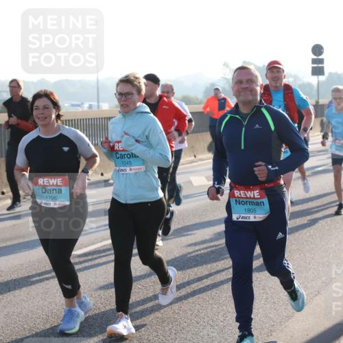 03.10.2025 - Köhlbrandbrückenlauf Lena Gebhardt http://msf.ph/oto/9064861 03.10.2025 09:21:53 Position 1 3191, 1796, 1745, 1805 meine-sportfotos.de