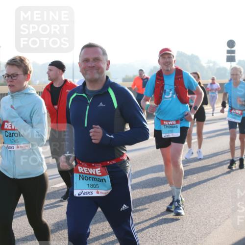 03.10.2025 - Köhlbrandbrückenlauf Lena Gebhardt http://msf.ph/oto/9064874 03.10.2025 09:21:53 Position 1 5, 1745, 1805, 1757 meine-sportfotos.de