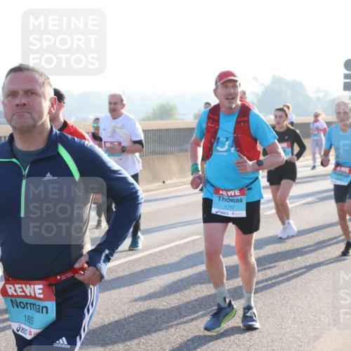 03.10.2025 - Köhlbrandbrückenlauf Lena Gebhardt http://msf.ph/oto/9064875 03.10.2025 09:21:54 Position 1 1745, 1805, 1757 meine-sportfotos.de