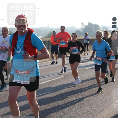 03.10.2025 - Köhlbrandbrückenlauf Lena Gebhardt http://msf.ph/oto/9064891 03.10.2025 09:21:54 Position 1 1757, 2902 meine-sportfotos.de