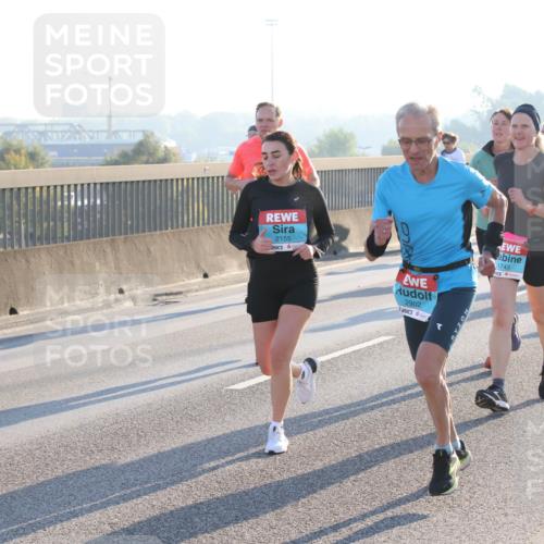 03.10.2025 - Köhlbrandbrückenlauf Lena Gebhardt http://msf.ph/oto/9064896 03.10.2025 09:21:55 Position 1 2155, 2902, 1743 meine-sportfotos.de