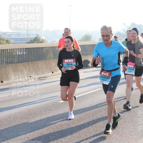 03.10.2025 - Köhlbrandbrückenlauf Lena Gebhardt http://msf.ph/oto/9064899 03.10.2025 09:21:55 Position 1 2, 2902, 1743 meine-sportfotos.de