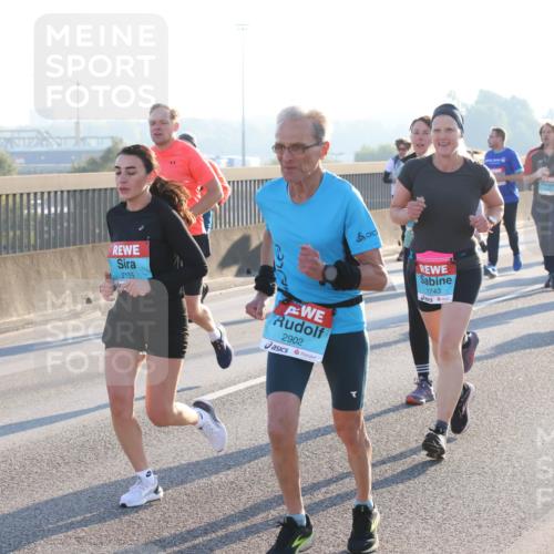 03.10.2025 - Köhlbrandbrückenlauf Lena Gebhardt http://msf.ph/oto/9064902 03.10.2025 09:21:56 Position 1 2155, 2902, 1743 meine-sportfotos.de