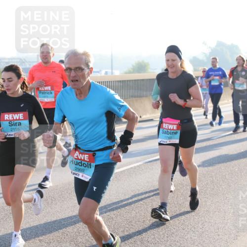 03.10.2025 - Köhlbrandbrückenlauf Lena Gebhardt http://msf.ph/oto/9064907 03.10.2025 09:21:56 Position 1 2155, 1973, 2902, 1743 meine-sportfotos.de
