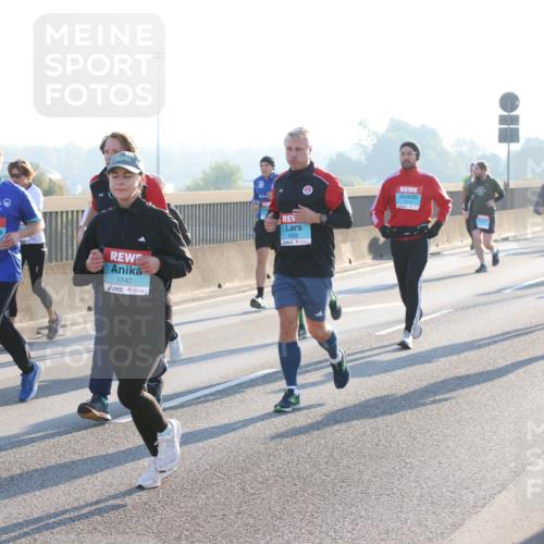 03.10.2025 - Köhlbrandbrückenlauf Lena Gebhardt http://msf.ph/oto/9064918 03.10.2025 09:21:59 Position 1 1865, 1747, 3405 meine-sportfotos.de