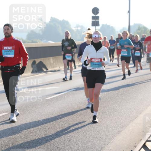 03.10.2025 - Köhlbrandbrückenlauf Lena Gebhardt http://msf.ph/oto/9064932 03.10.2025 09:22:00 Position 1 3216, 3723 meine-sportfotos.de