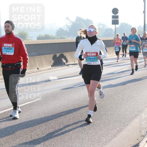 03.10.2025 - Köhlbrandbrückenlauf Lena Gebhardt http://msf.ph/oto/9064943 03.10.2025 09:22:01 Position 1 3216, 3723 meine-sportfotos.de